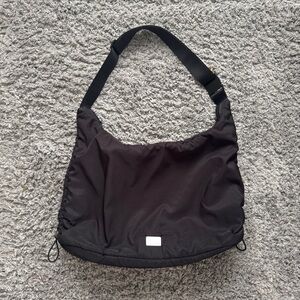 willo black puffy bag